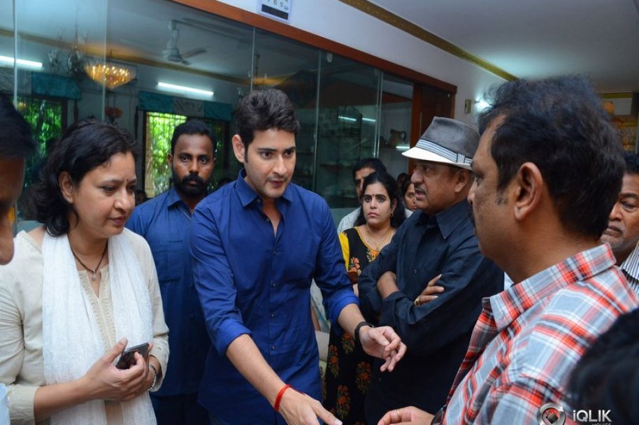 Celebrities-Pay-Homage-to-Vijaya-Nirmala-Garu